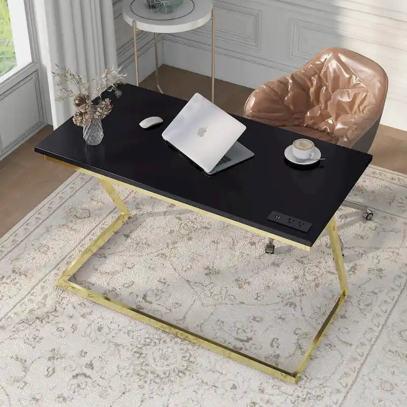 Scrivania per computer in acciaio Rosalinda Glam da 47 pollici con porte USB di Furniture of America