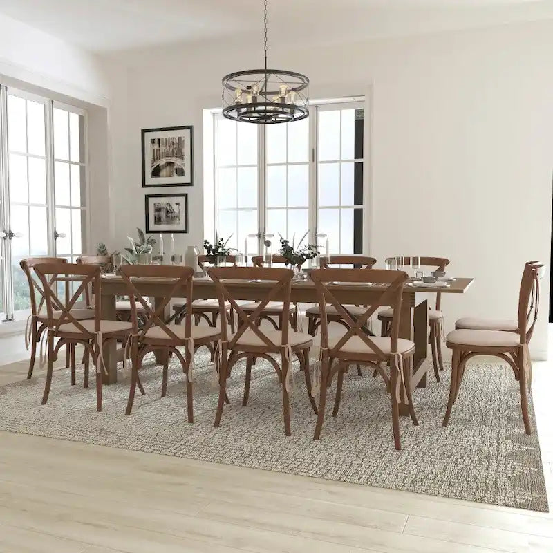 Set di tavolo rustico pieghevole da fattoria 9' x 40' con 12 sedie Cross Back e cuscini