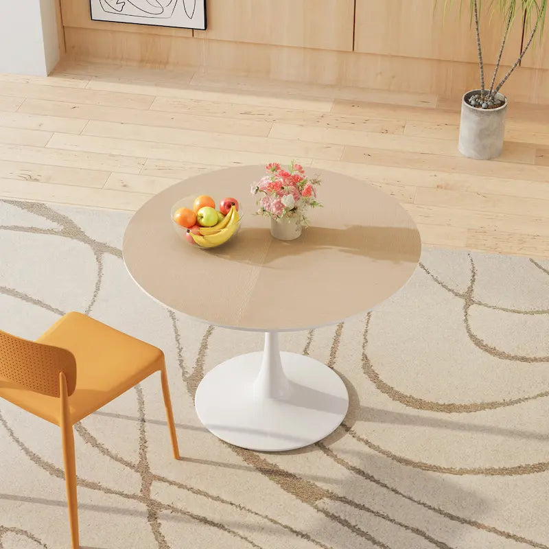 Tavolo da pranzo moderno con piano rotondo e base in metallo