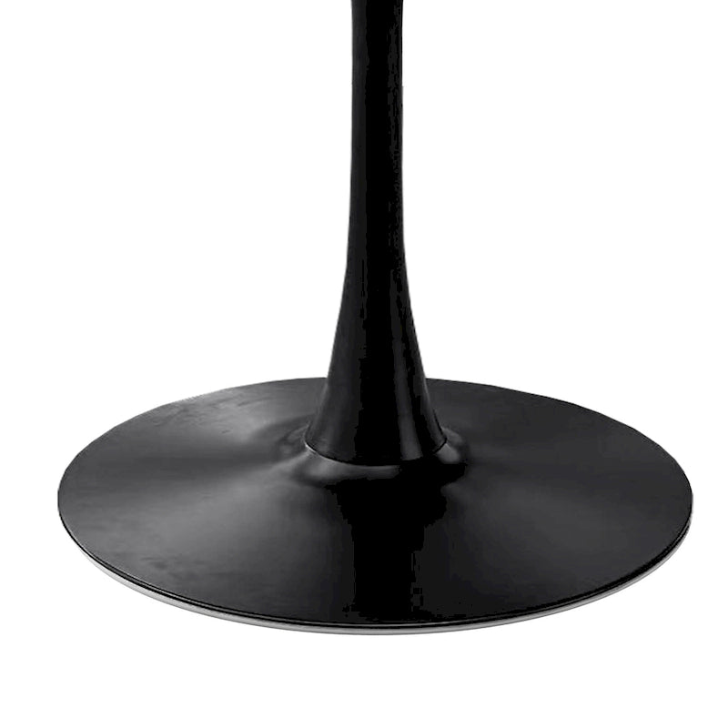 Tavolo da pranzo moderno con piano rotondo e base in metallo